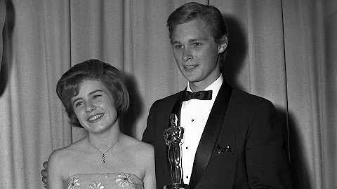 Melvyn Douglas winning Best Supporting Actor for "...