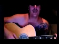 Capture de la vidéo Tom Delonge Playing 'Box Car Racer - Watch The World' Acoustic