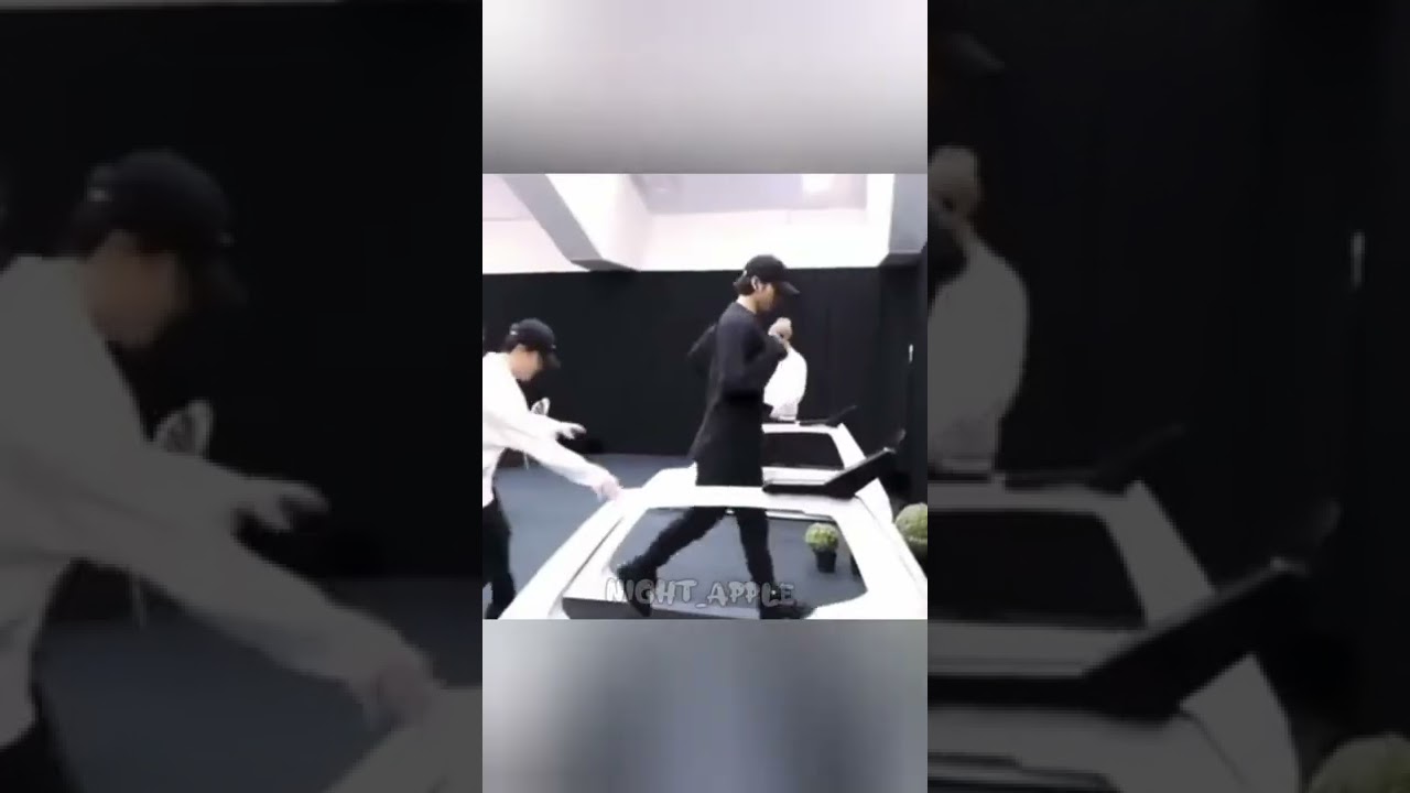 V & jimin distribution jungkook's workout... Poor jk😂😂