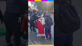 Así actúa la policía con los que laburan en la calle: les sacan todo, les tiran la mercadería.