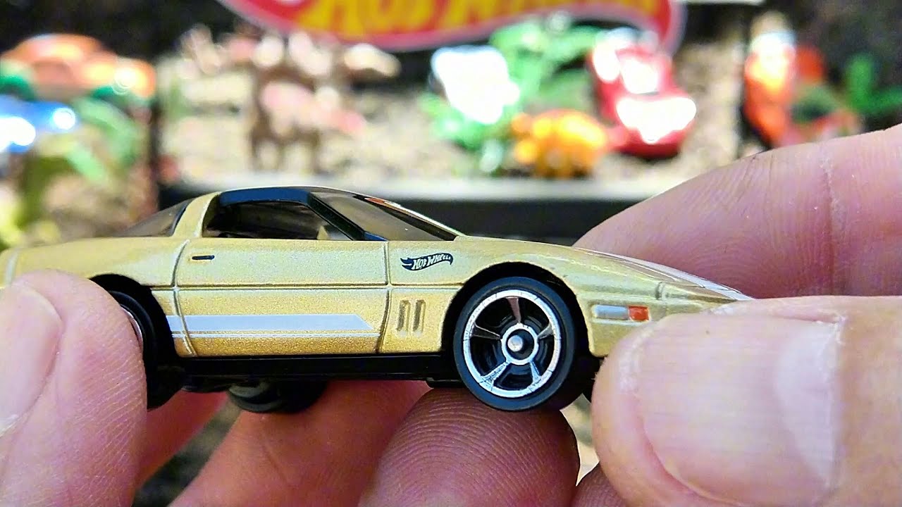 Hot Wheels Miniature - 84 Corvette - YouTube