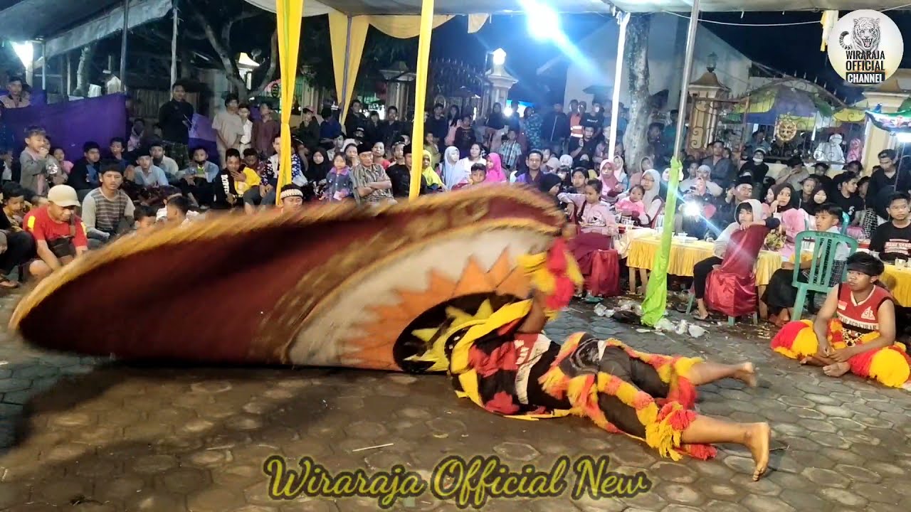 BOCAH LUNYU MAKAI KACAMATA KETIKA PEMBARONG GEMBONG BAWONO NDADI