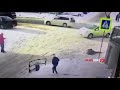Глыба льда упала на голову парня во Владивостоке