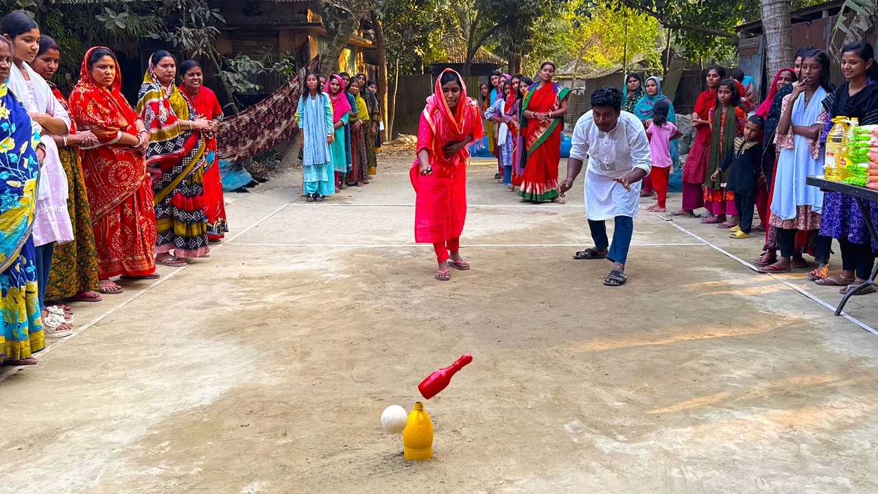 কে পারবে এক চান্সে গলফের বল ছুড়ে কাঠের বোতলের টাওয়ার ভাঙতে?আপাদের দুর্দান্ত পারফরম্যান্স দেখুন !