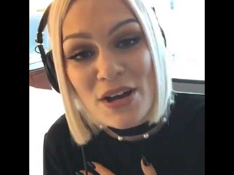 Jessie J Flashlight- Karaoke