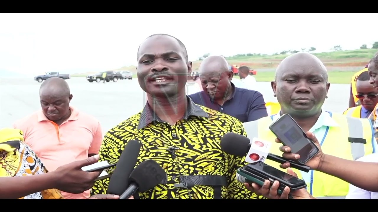 Minisita Byamukama agamba ekisaawe ky’ennyonyi e Hoima kisemberedde okumalirizibwa