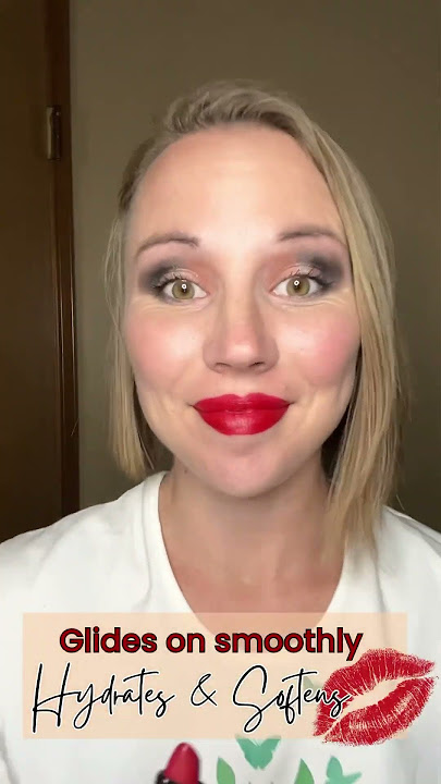 Say yes to the red!! 💄 Non-sticky and of course, infused with aloe 🌱