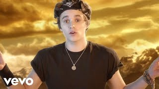 Video thumbnail of "The Vamps - Kung Fu Fighting"
