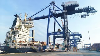 Maersk Line: Unloading ISOtank Containers on Deck