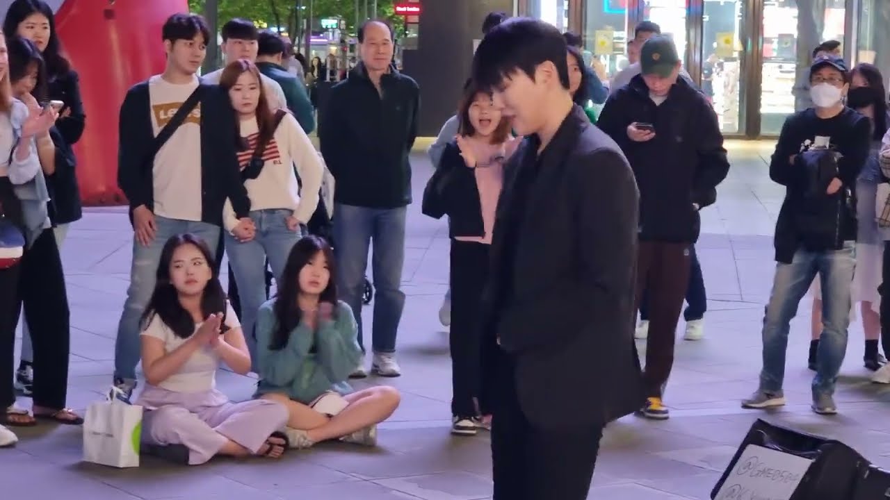 [STREET ARTIST] YU KAGAWA & HYOJIN. INTERACTIVE SINCHON BUSKING (PIRATE KING). 230422.