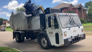 Garland TX: 2144 mini Heil Rapid Rail doing relief recycling ♻️. Featuring: @MichaelRefuse 