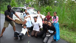 RAMA AND HIS FRIENDS ARE ALL ON THE STAND WITH THE PRINCESS THUNDER