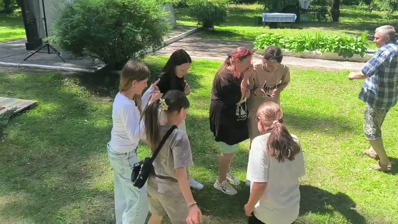 Плывет веночек в аг  Першаи и аг Сугвозды