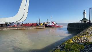 Lowestoft Gull Wing bridge arrival with radio comms between the tugs
