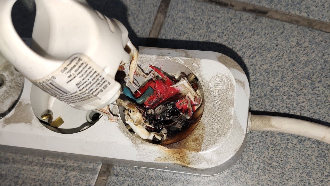 Расплавилась вилка удлиннителя 💥| Замена розетки и вилки⚡ - YouTube