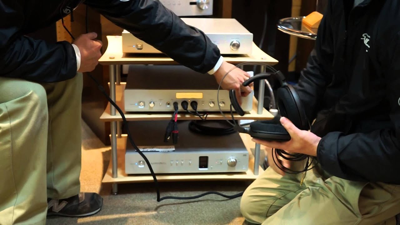 LUXMAN ヘッドフォンアンプ P-700u ＆P-1u デモ中！ - YouTube
