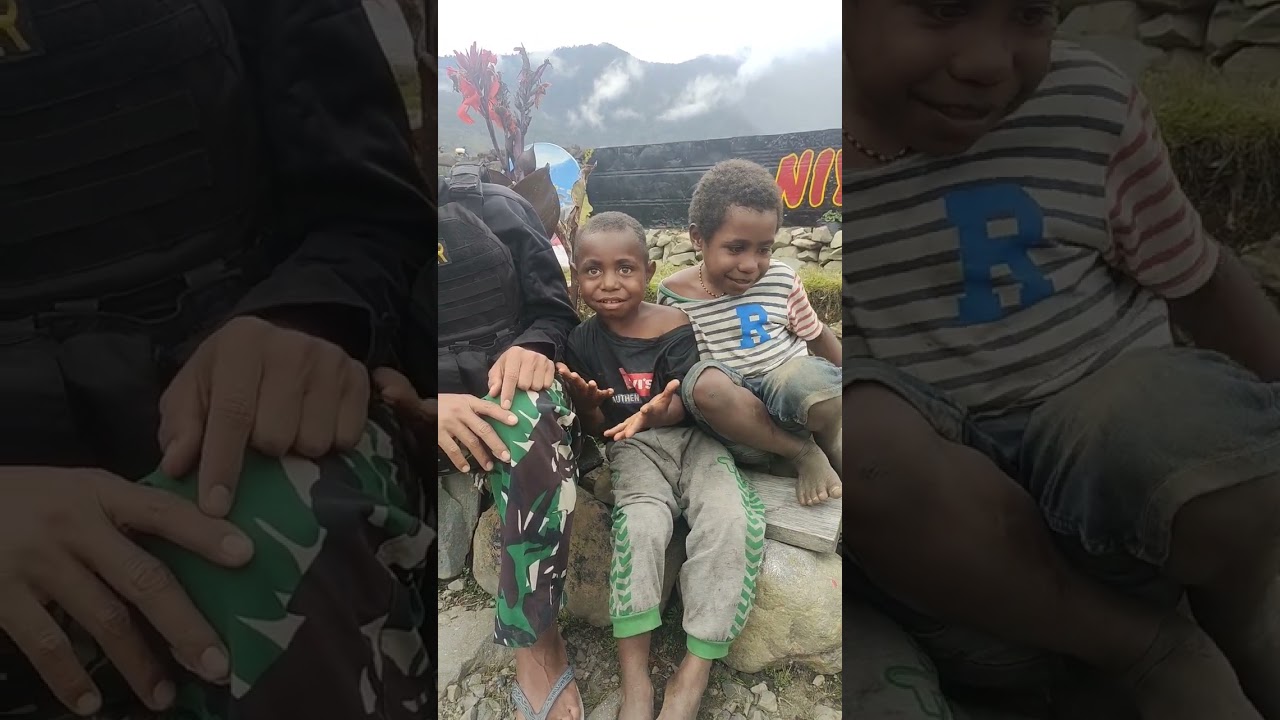 Anak Papua senang bermain dengan OM TNI