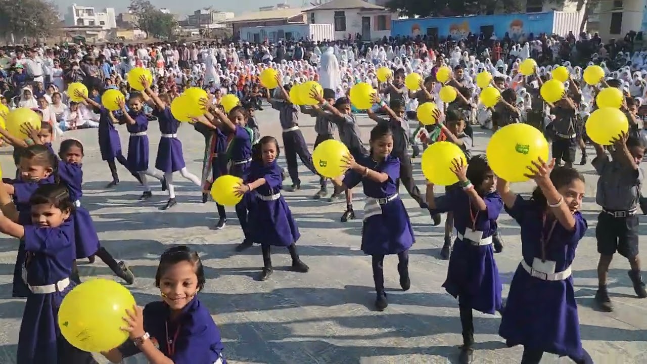 छोट्या मुलांचा हा बाॅल डान्स नक्कीच पहा