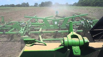 John Deere 8335r with 35 ft 2410 chisel