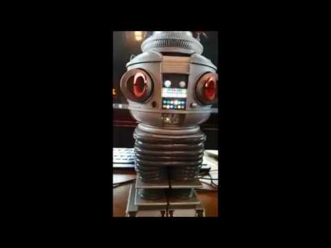 B9 ROBOT from Lost In Space Moebius Model w/Starling Light ...