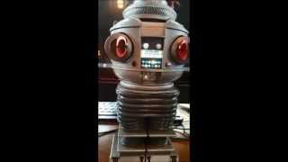 B9 ROBOT from Lost In Space Moebius Model w/Starling Light Kit