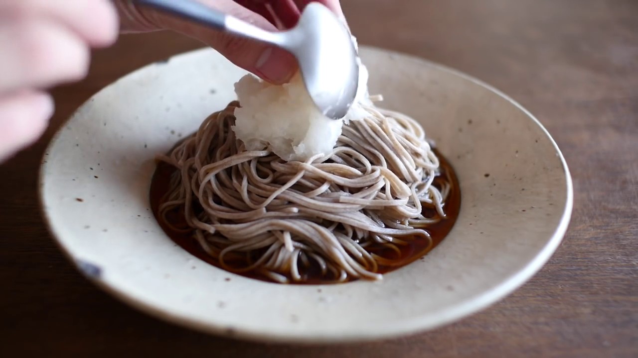 夏だけのお楽しみ 冷し揚げ餅そばの作り方 How To Make Soba Noodles With Deep Fried Mochi Veggie Dishes Youtube