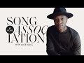 Aloe Blacc Sings Jay-Z, Whitney Houston, & "I Need a Dollar" in a Game of Song Association | ELLE