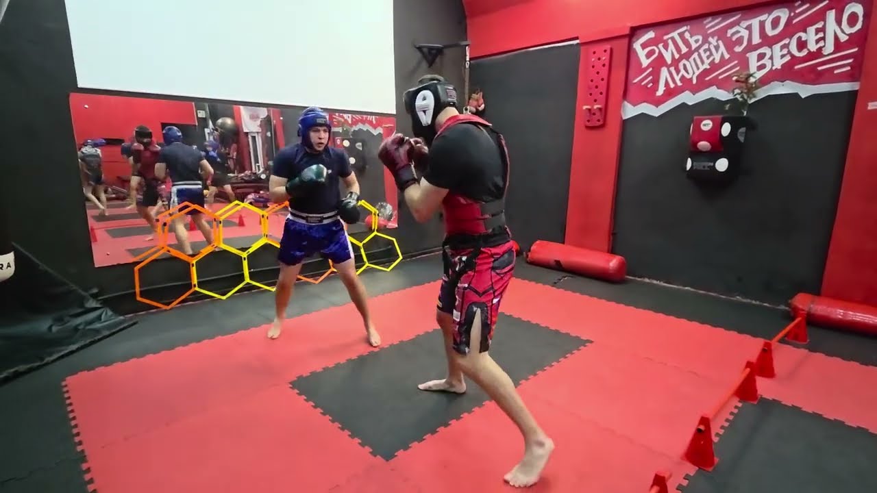 🥊Кикбоксёры спаррингуют по боксу 👊 Арутюнян VS Попеляев