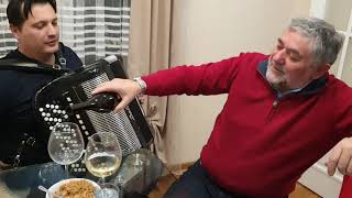 Video thumbnail of "Radiša Urošević - Za sve u daljini a specijalno za moju sestru Danijelu i njenu porodicu🍷🍷❤❤"