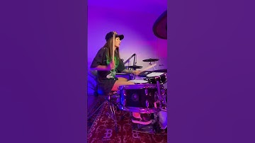 Thumbnail of My favorite Travis Barker DRUM PART!