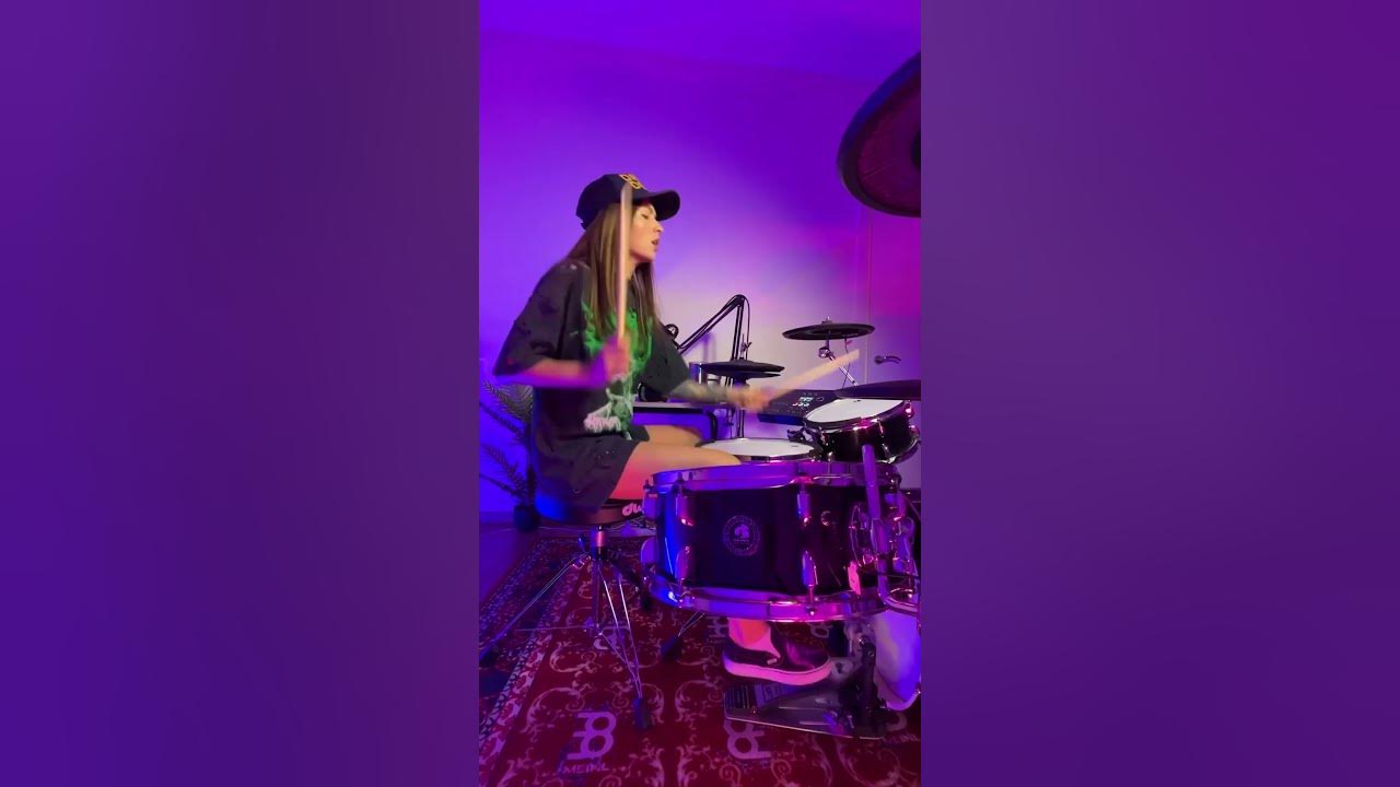 My favorite Travis Barker DRUM PART! My favorite Travis Barker DRUM PART!