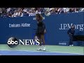 Shocking US Open final as Serena Williams loses, breaks her racket の動画、YouTube動画。