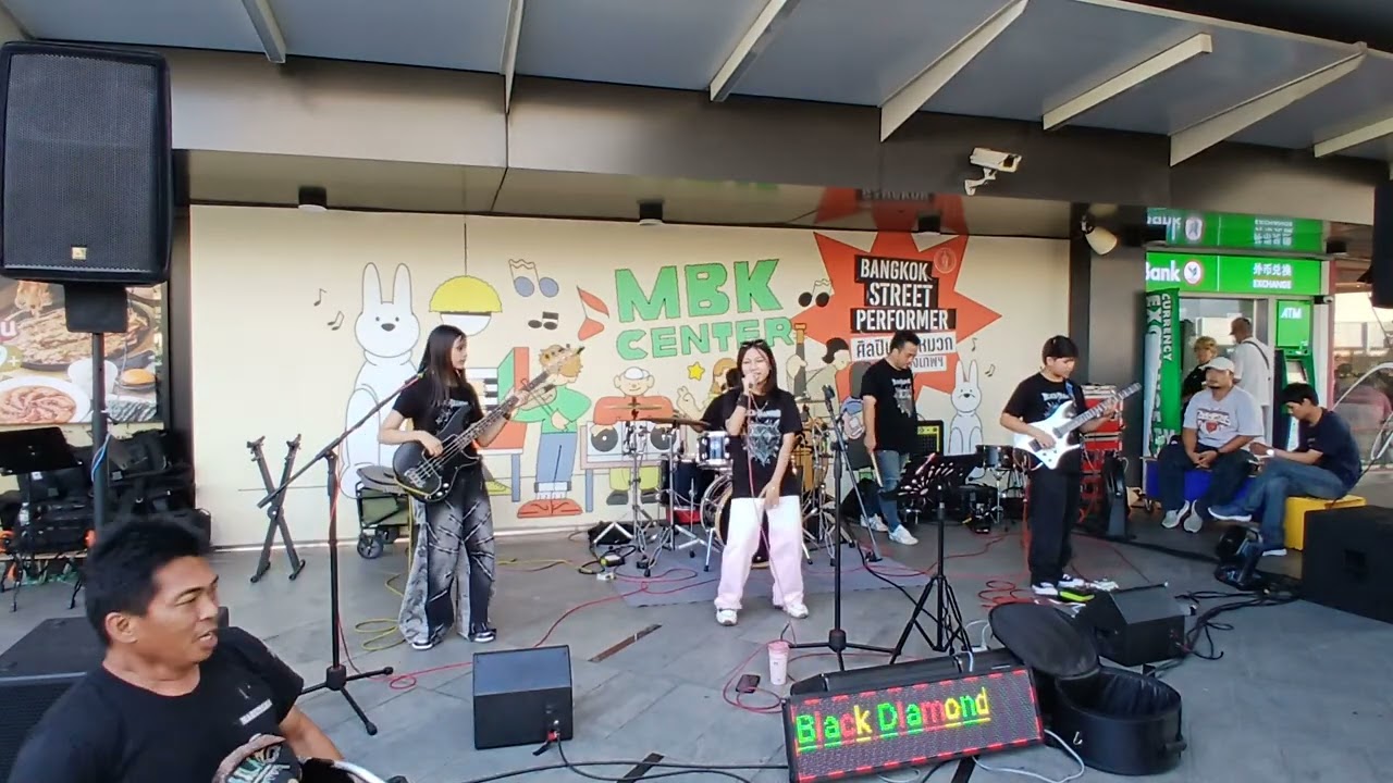 #YOUNG​ FULL BAND​@MBK​ SKYWALK#เล่นของสูง​/Big​ Ass/​วงดนตรี​นักเรียน#Black​ diamond​#Kita​ Academy