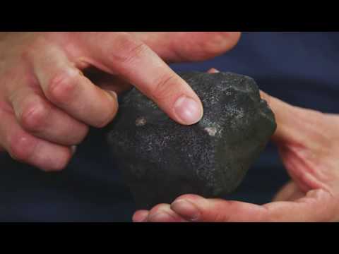 Video: How To Distinguish A Meteorite From A Stone