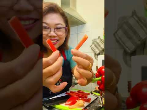 หั่นพริกยังไงให้ดูเทพ วิธีหั่น พริกหวาน หั่นเต๋า How to cut Sweet Pepper คลิปแรกค่าา