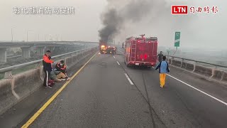 台76線火燒車！ 小貨車遭撞翻覆起火燃燒影像曝光