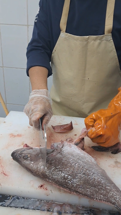 someone is cutting fish with great skill #fishcutting #cuttingskills #amazing #viral #restaurant