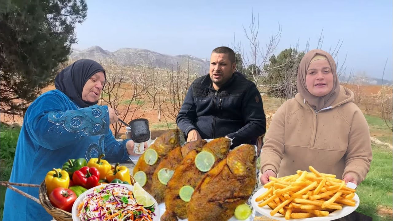 الريف اللبناني ❤️مقالي سمك وبطاطا على نار الحطب مع أطيب فتوش تحت المطر 🌧