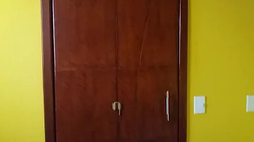 Onde colocar o puxador da porta camarão?