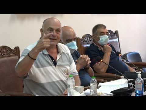 Βόλος: Μοίρασε κόλλυβα ο Αχιλλέας Μπέος στο Δημοτικό συμβούλιο