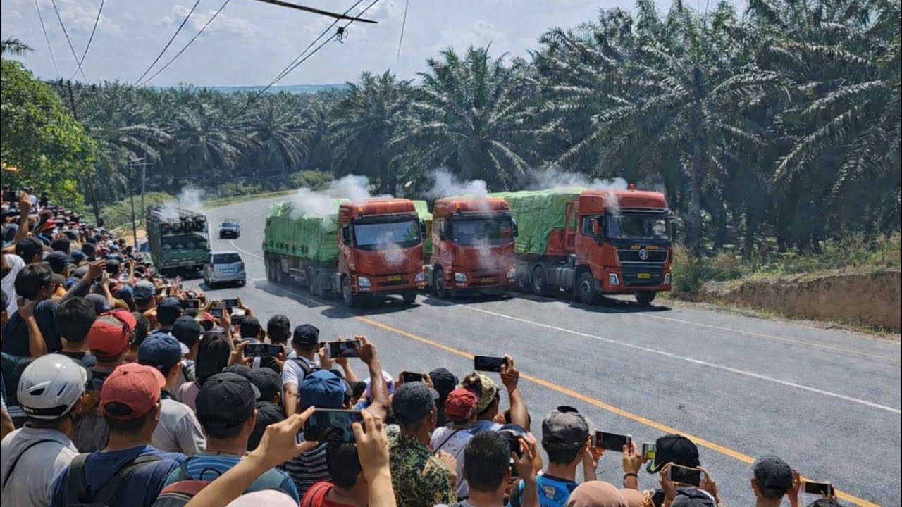 TRUK CHINA VS TRUK JEPANG | TRUK TERBALIK DAN TRUK MELINTANG DI BUKIT KODOK
