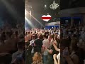 Зрители скандируют «Жыве Беларусь» на концерте «Пошлой Молли» в Минске. 26 мая 2021 г.