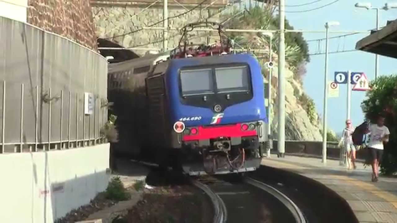 Manarola HD-Trenitalia e464 no.690+Vivalto twindeck departs for Sarzana