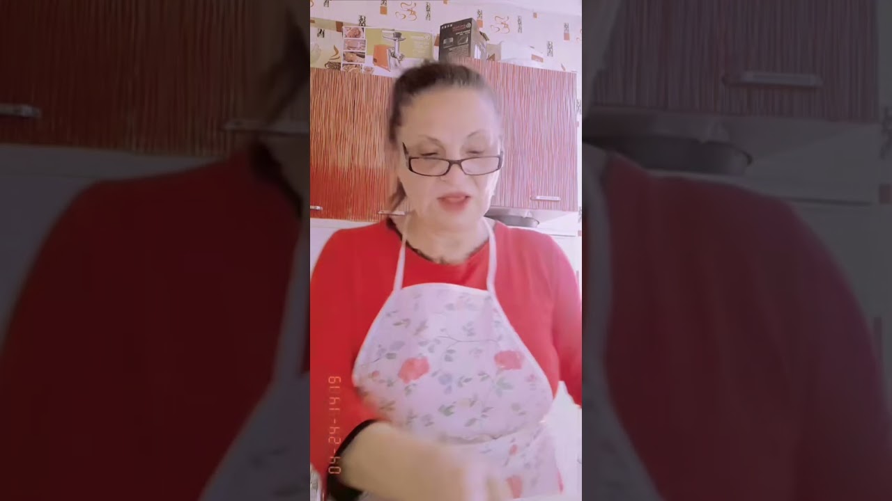 Esmira xanım Halva və Yuxa Biṣirir!