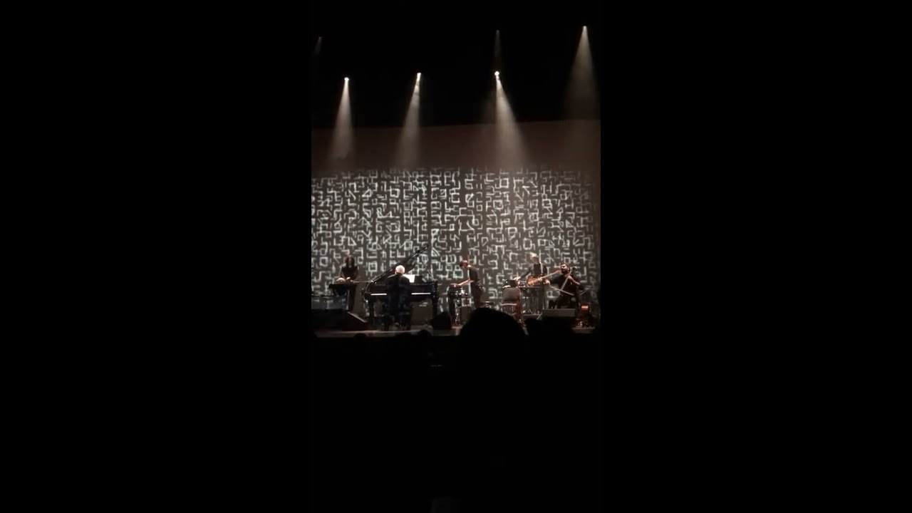 在 YouTube 上觀看「Ludovico Einaudi Live in NYC (Track - Logos)」 在 YouTube 上觀看「Ludovico Einaudi Live in NYC (Track - Logos)」