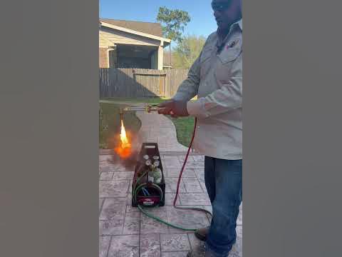 How To Light A Oxygen Acetylene Torch For Beginners - YouTube