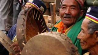 Miniatura de vídeo de "Tamang Selo song by Raju  Lama.wmv"
