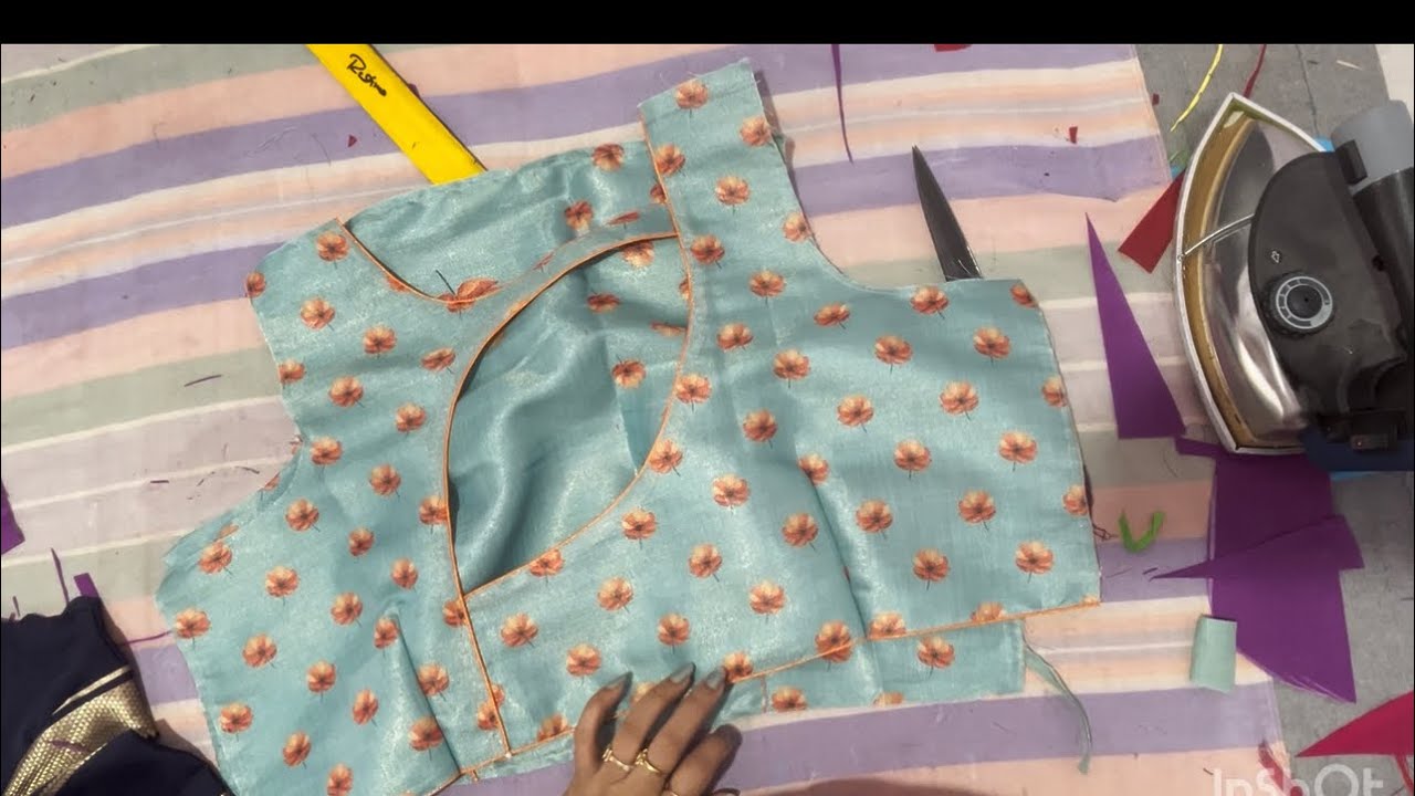 ಇವತ್ತು ಕೂಡ new customer blouse cutting ಮಾಡ್ತಾ ಇದ್ದೀನಿ  ನೋಡಿ 