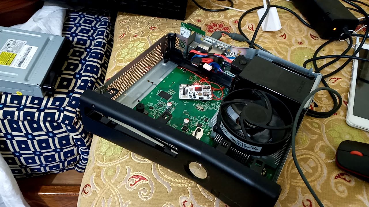 Xbox 360 Slim console problem. The green light of the "xecuter