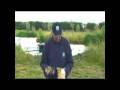 Tommy Pickering shows how he mixes his method carp groundbait.wmv